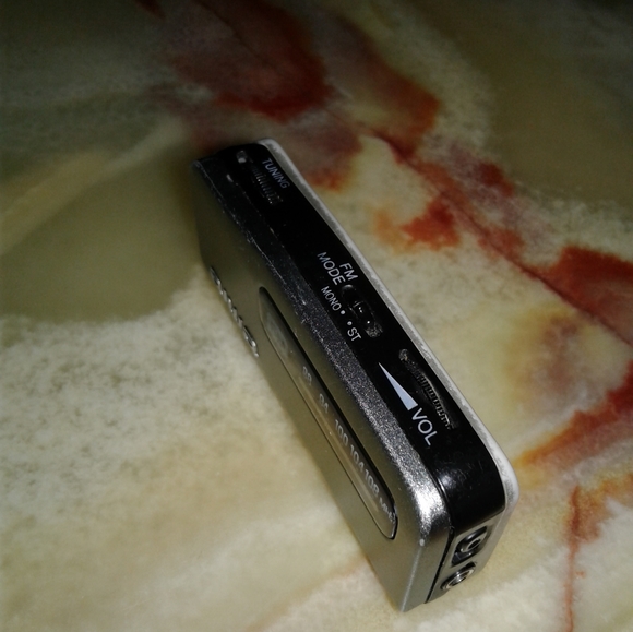 AIWA CR-A77 FM Stereo Radio Receiver made in Japan walkman belt clip - Picture 5 of 7